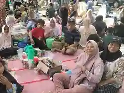 Cerita Warga yang Memilih Bawa Menu Lebaran dari Rumah Ketika Piknik di Ragunan